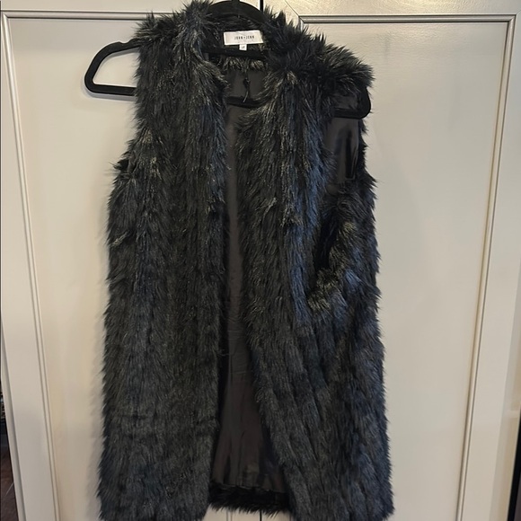 John + Jenn sz sm Faux Fur Vest in Black - Picture 1 of 5